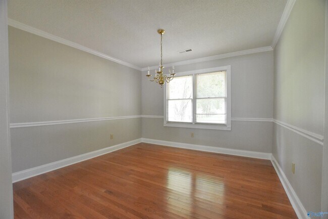 Building Photo - 150 Whisperwood Ln