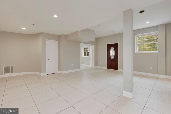 Building Photo - 7320 Bradley Blvd