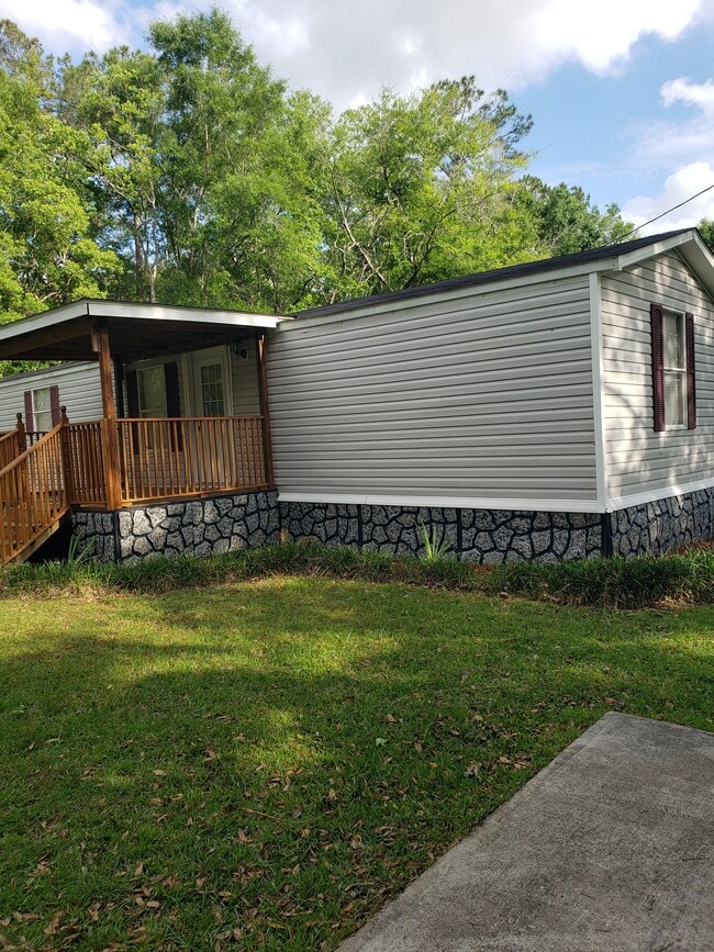 Building Photo - 7310 Pineview Dr