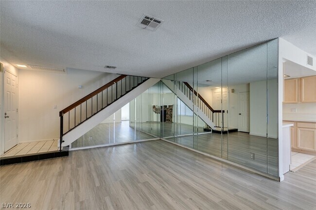 Building Photo - 2127 Pine Breeze Ln