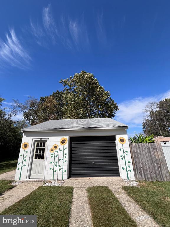 Building Photo - 507 Hollyday St