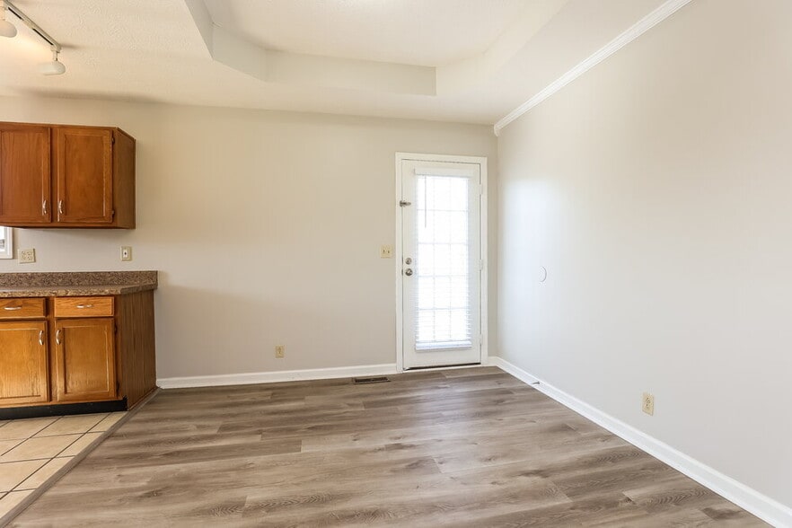 Building Photo - 121 Lee Ct