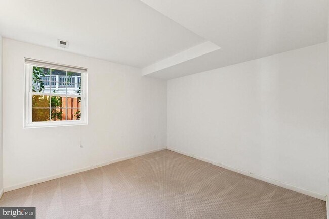 Building Photo - 1730 Pine Valley Dr