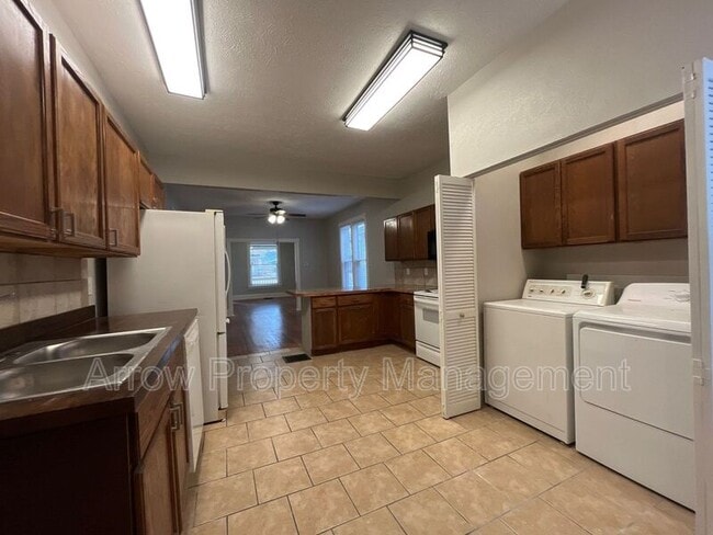 Building Photo - 918 S 10th St