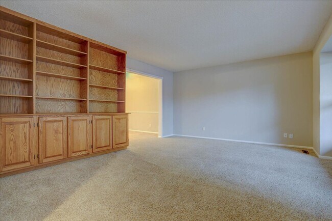 Building Photo - 10701 Hobbit Ln