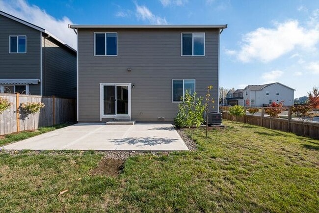 Building Photo - Spacious Newer Home Ready for Move IN