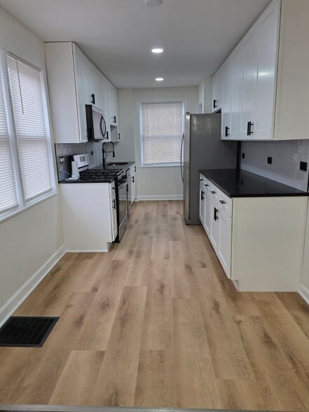 Kitchen/Dining - 5251 S Hamlin Ave