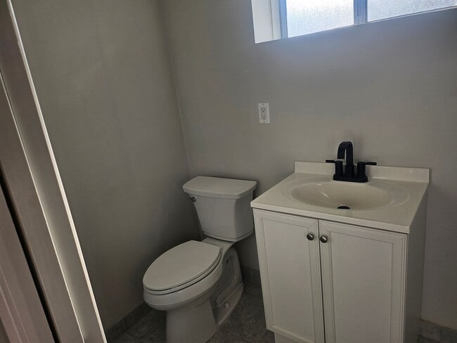 Building Photo - Millbrae Meadows 4 bed 3 bath available now