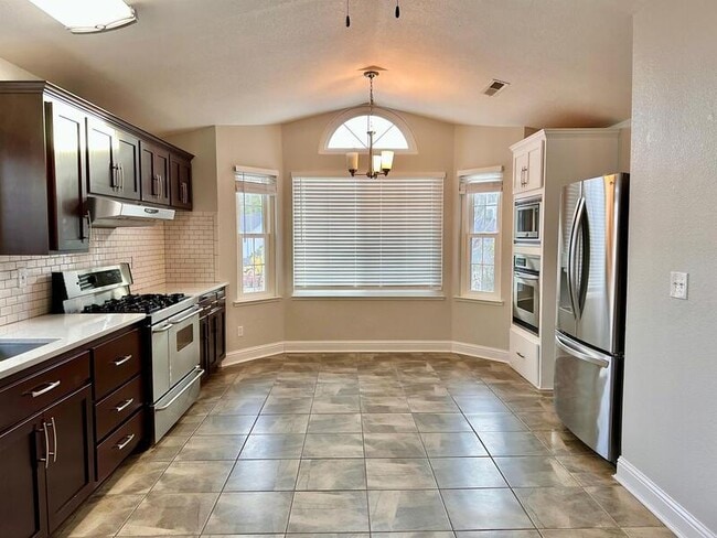 Building Photo - 148 Castlemont Dr