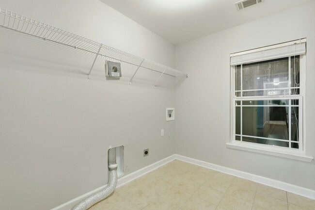 Building Photo - 218 Byron Dr