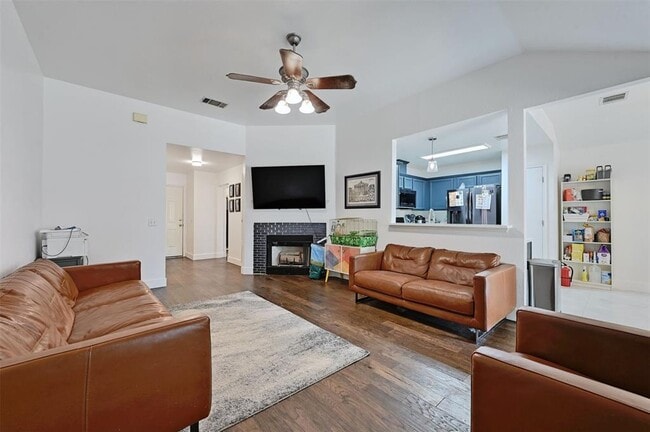 Building Photo - 610 Basil Dr