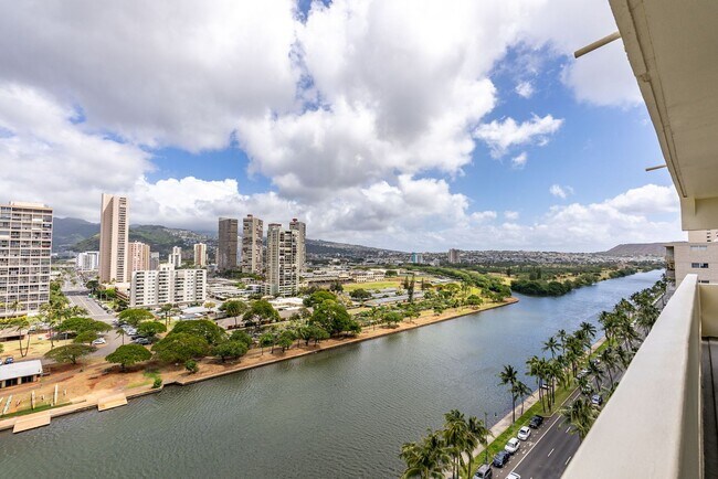 Building Photo - Renovated Unfurnished 2 bedroom, 1.5 bath ...
