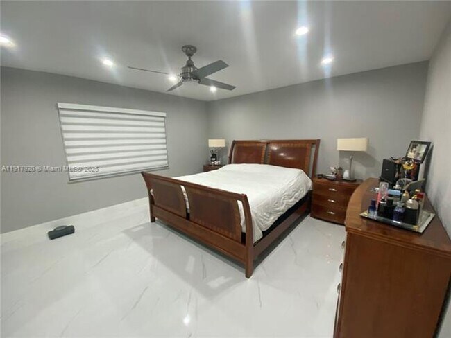 Building Photo - 7010 SW 144th Pl