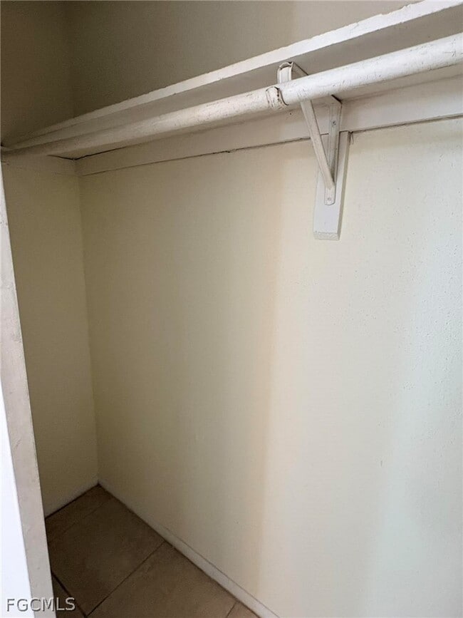 Building Photo - 2915 Winkler Ave