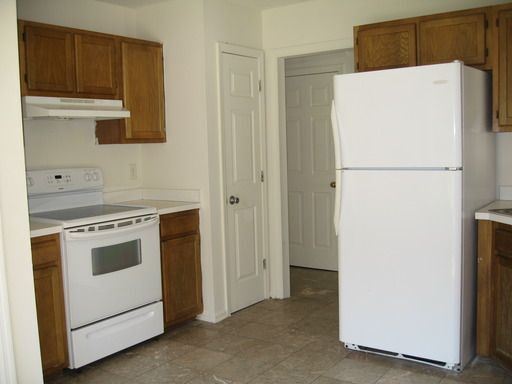 Building Photo - 906 Huff Dr
