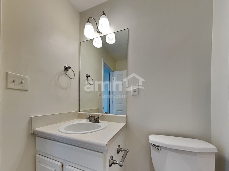 Building Photo - 750 Brooks Rd