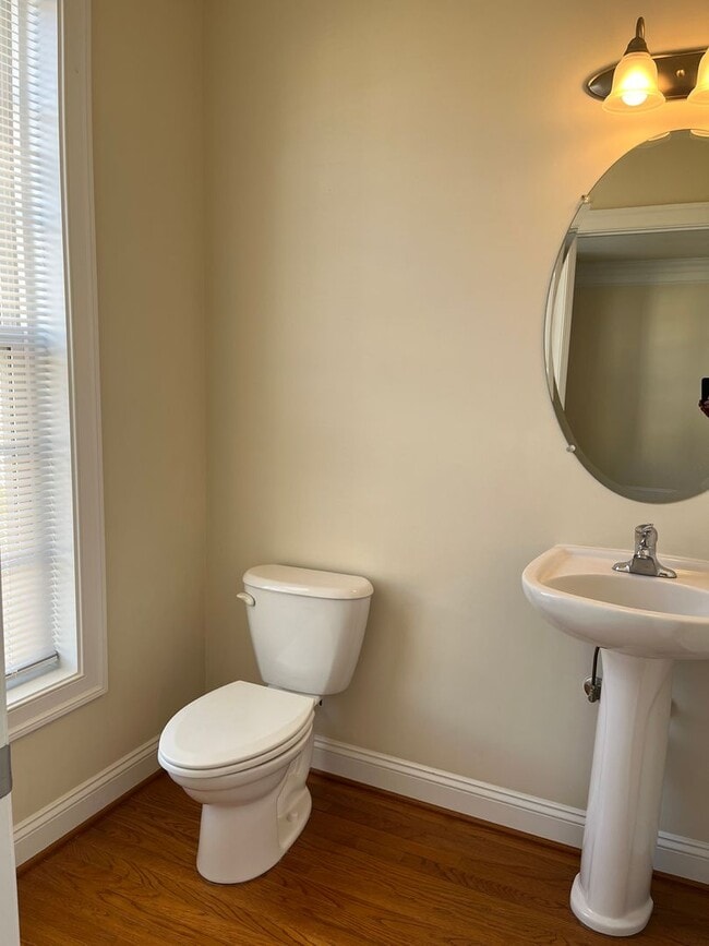 Building Photo - Large Townhouse In Haymarket