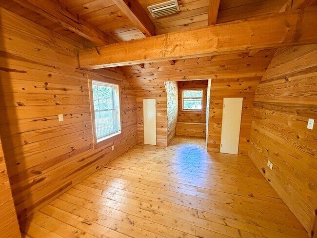 Building Photo - 111 Rocky Creek Dr