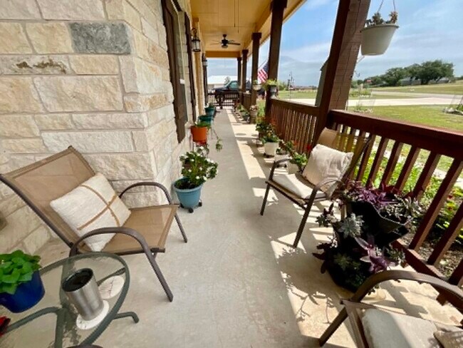 Building Photo - 104 Rolling Waters Ct
