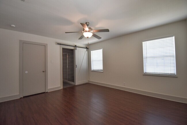 Building Photo - Lease Takeover Opportunity Available! 3 Be...