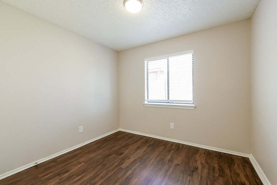 Building Photo - 907 Cedar Run Dr