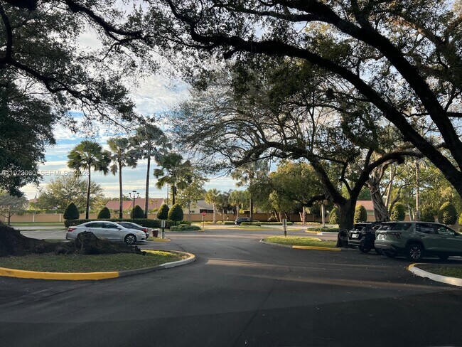 Building Photo - 9441 Evergreen Pl