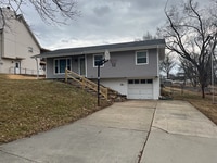 Building Photo - Charming 3-Bed 1.5 Bath Raised Ranch with ...