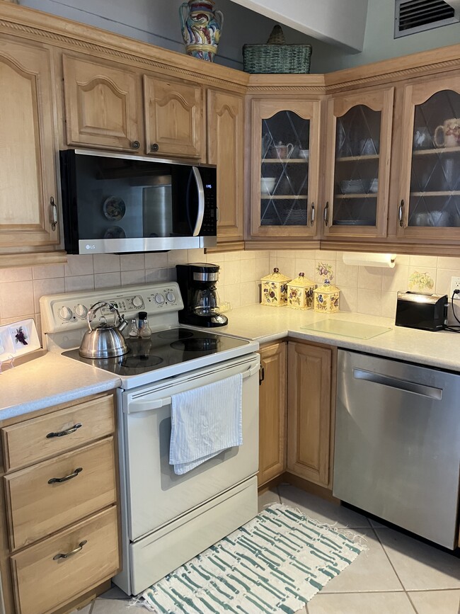 Spacious kitchen - 4500 S Ocean Blvd