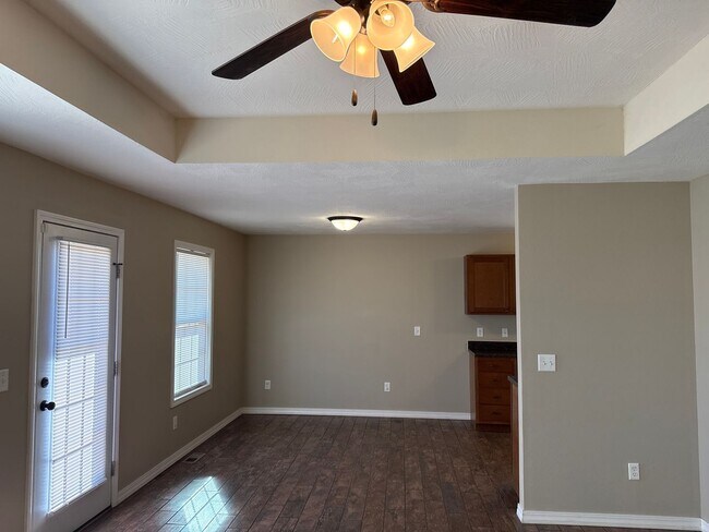 Building Photo - Beautiful Home in Deer Lake Estates