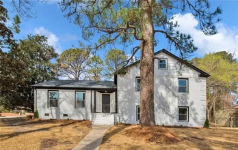 Building Photo - 2710 Fordham Dr