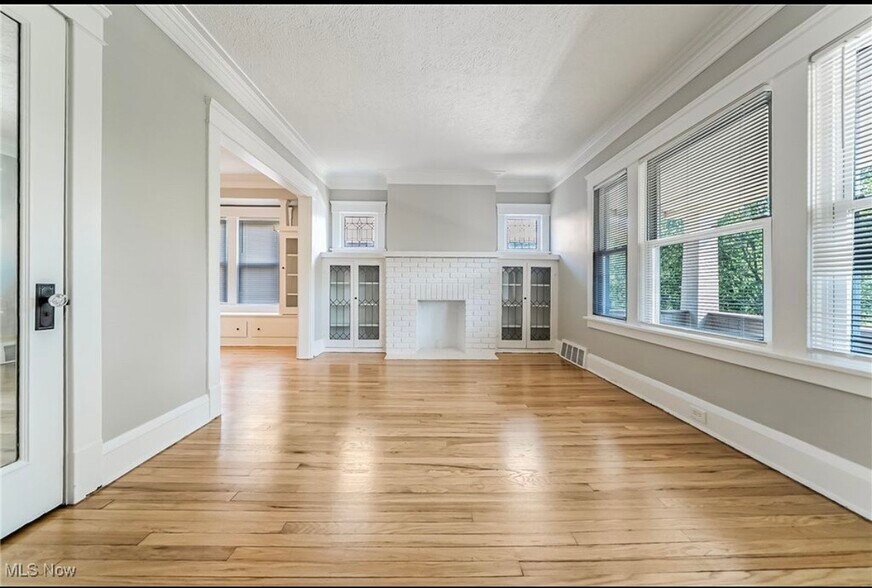 Building Photo - 2206 Lewis Dr