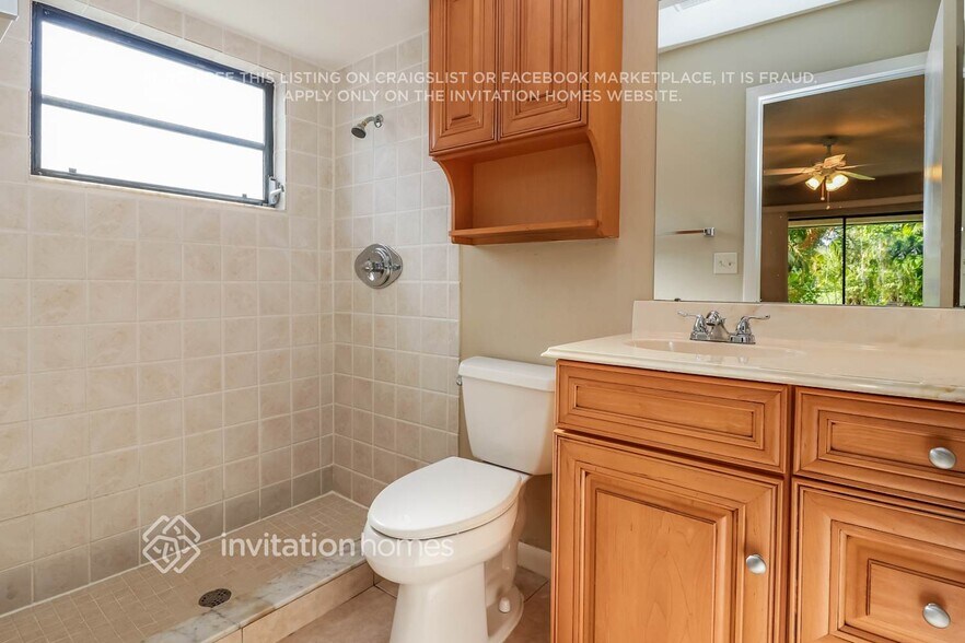 Building Photo - 1142 SW 14th St