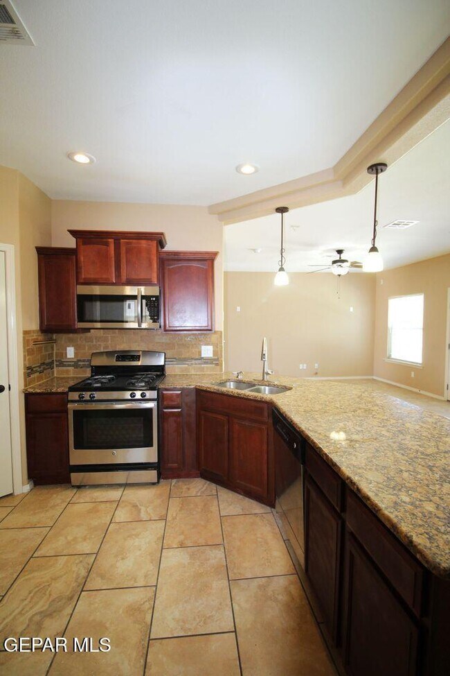 Building Photo - 3900 Loma Cortez Dr