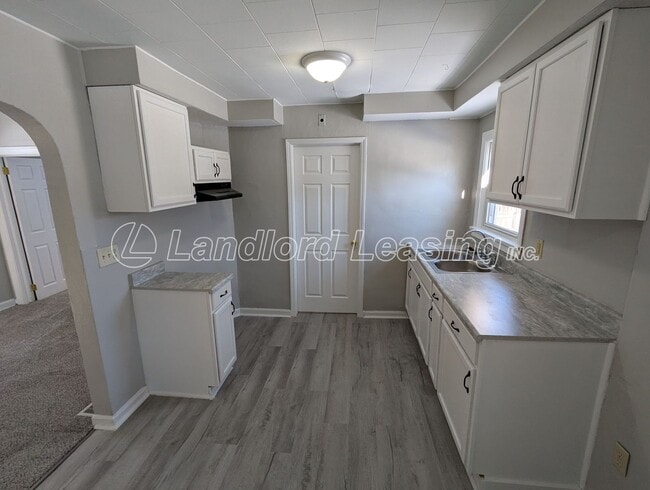 Building Photo - $595 Security Deposit Special!