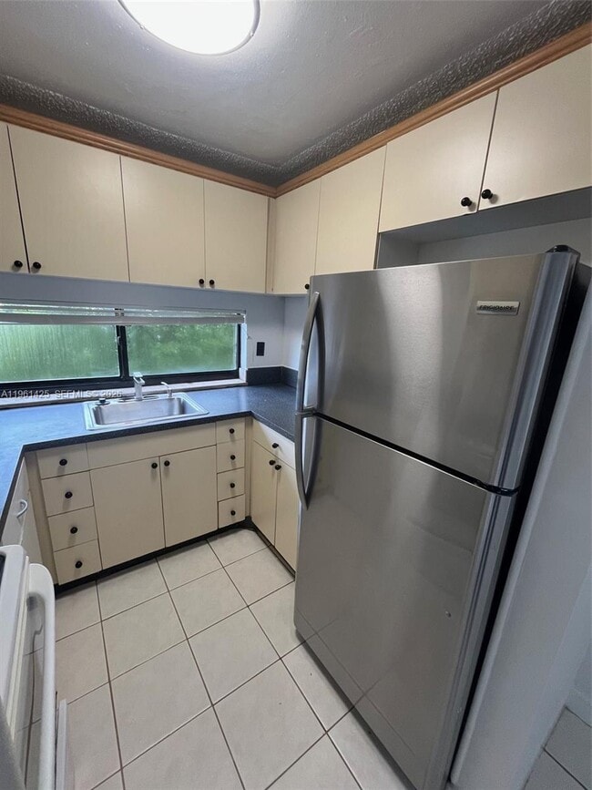 Building Photo - 17021 N Bay Rd