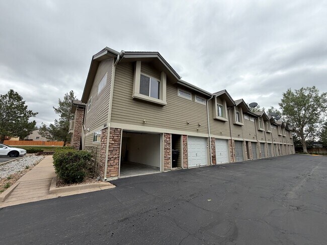 Building Photo - Remodeled Top-Level Condo in Pool Community Near Shopping & Dining