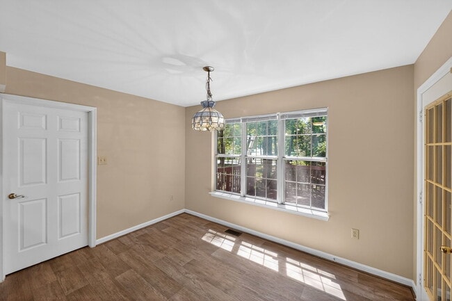 Building Photo - 3006 Freedom Ct N