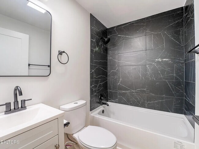 Building Photo - 502 Hayworth Dr