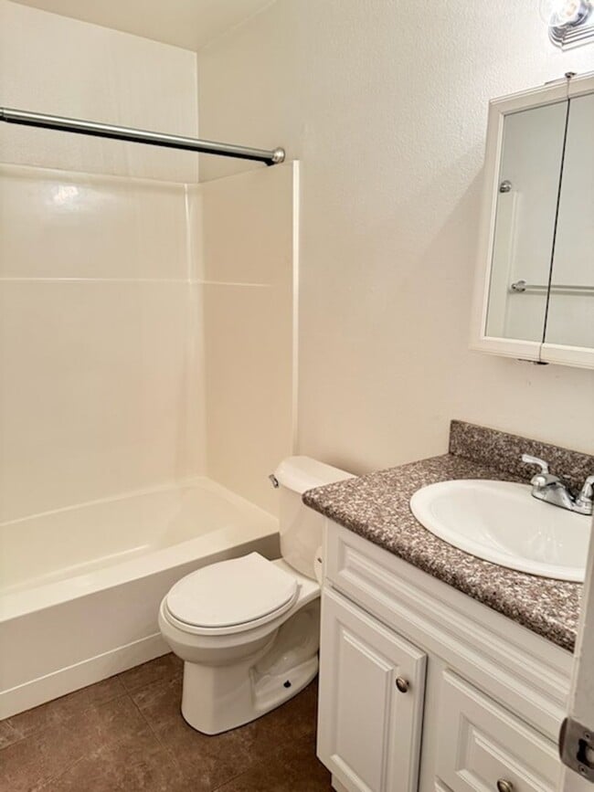 Building Photo - 2 bedroom townhome in Phoenix