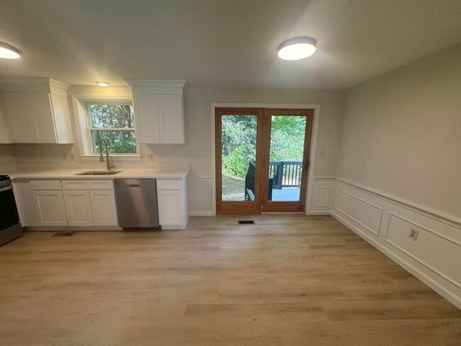 Building Photo - 5 Cabernet Ct
