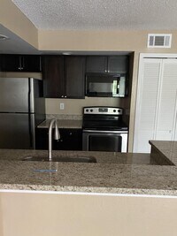 Building Photo - 4504 Commander Dr