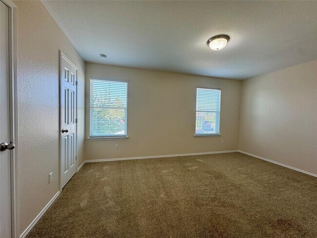 Building Photo - 291 Gina Dr