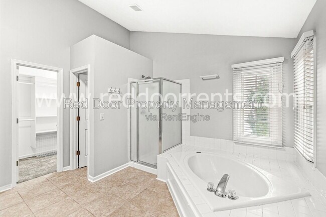 Building Photo - 261 Wyndotte Dr