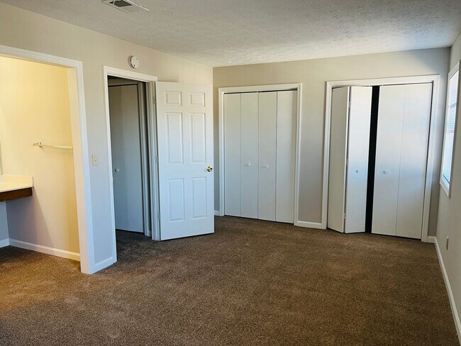 Building Photo - Welcome to Smyrna! Prime location, newly renovated, private fenced backyard, must see!