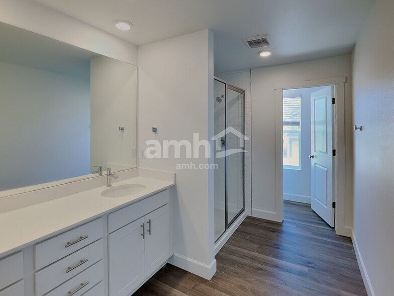 Building Photo - 10071 Potomac St