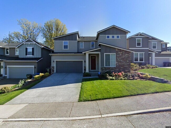 Primary Photo - Furnished 4BR/3.5BA Home w/ Modern Ameniti...