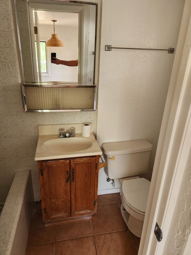 Building Photo - AVAILABLE SOON! 3-Bed 2-Bath Home in Sunny...