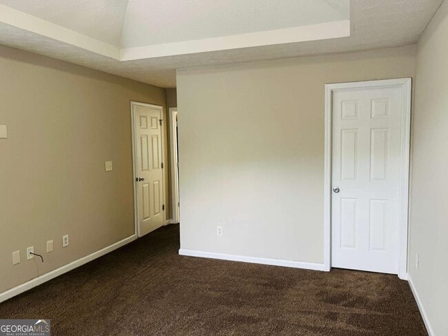 Building Photo - 690 Escalade Dr