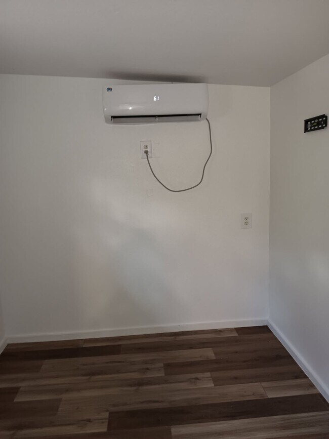 Building Photo - 685 Englehart