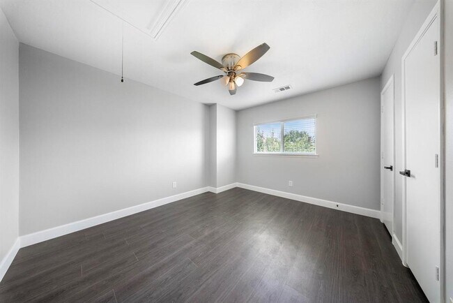 Building Photo - 8311 Sierra Hill Ct